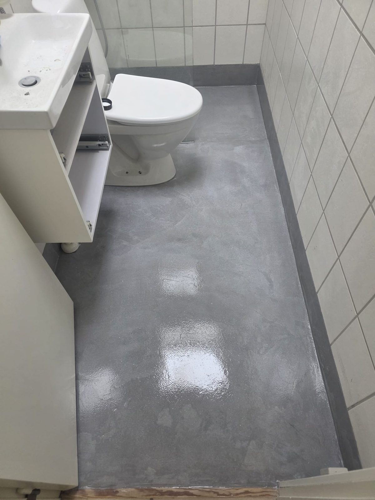 Mikrocement på badeværelsesgulv – efter